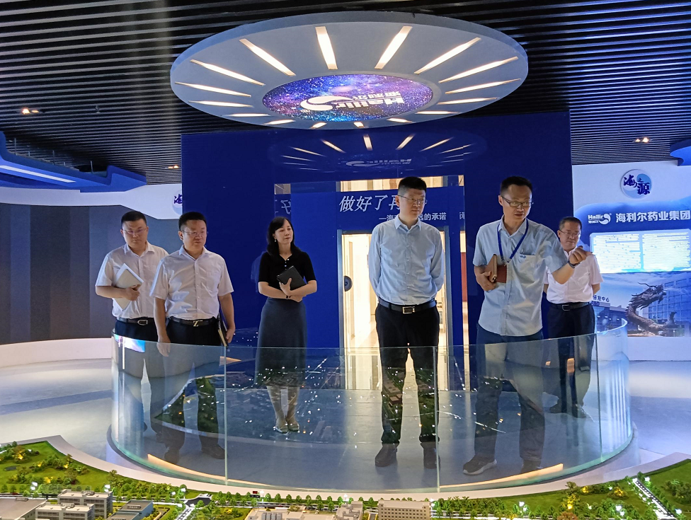 光大银行分行副行长一行到集团参观访问